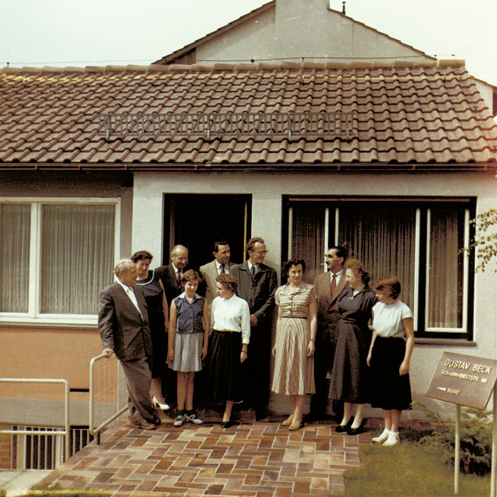 Umzug in das neue Gebäude Nürnberg, Scharnhorststraße Umzug in das neue Gebäude Nürnberg, Scharnhorststraße